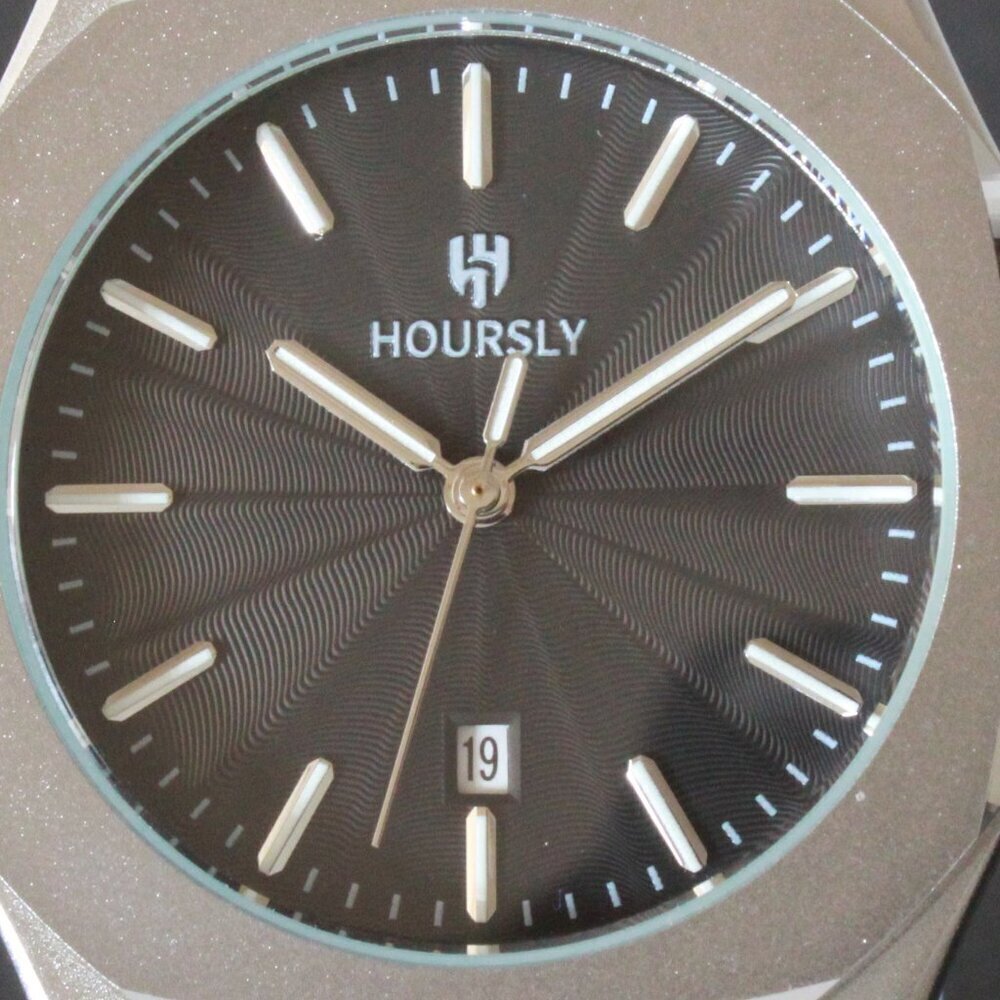 Men's Sports Watch Integrated Bracelet Black Dial 42mm - Picture 14 of 16